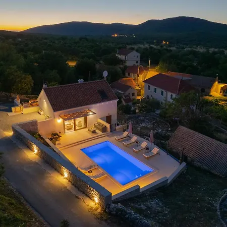 빌라 Unique Pietra With Heated Private Pool