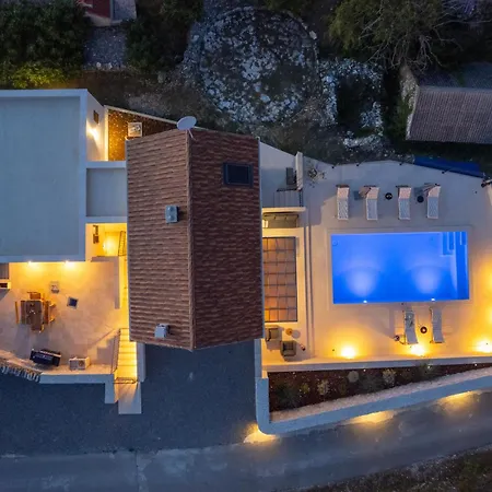 Unique Pietra With Heated Private Pool Šestanovac