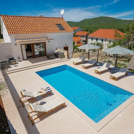 Unique Pietra With Heated Private Pool