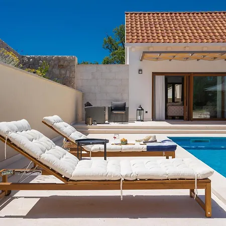 Unique Pietra With Heated Private Pool 빌라 *