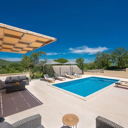 Unique Pietra With Heated Private Pool 빌라