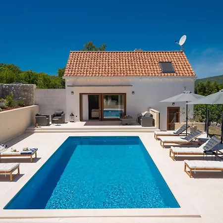 Unique Pietra With Heated Private Pool 빌라 *