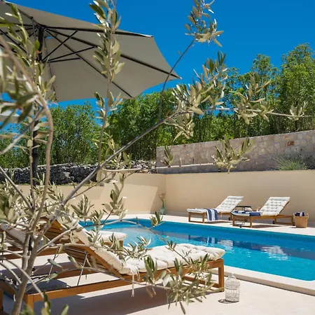 Unique Pietra With Heated Private Pool