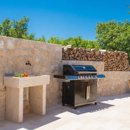 Unique Pietra With Heated Private Pool