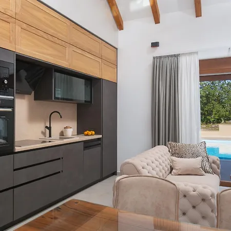 Unique Pietra With Heated Private Pool 빌라 *